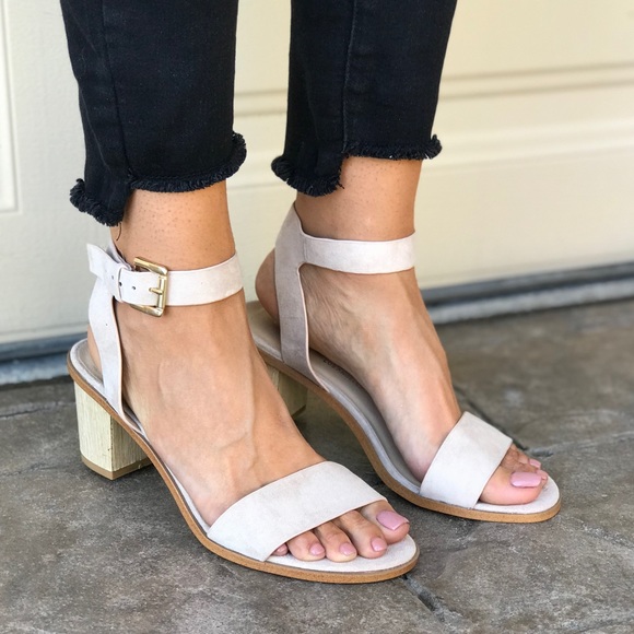 NIB Blush Leather Chic Wooden Kitten Heel Sandal - Picture 2 of 5